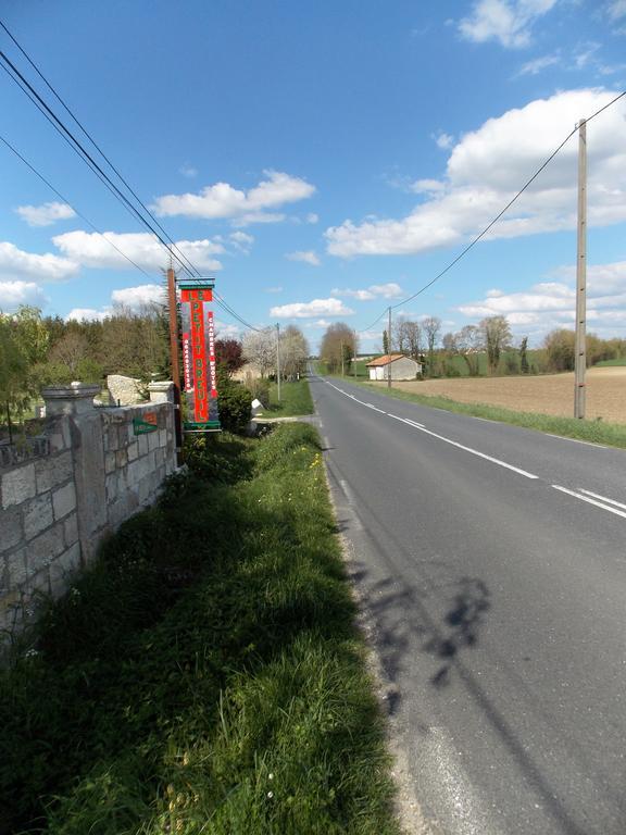 Le Petit Breuil Guest House Verteillac Exterior photo